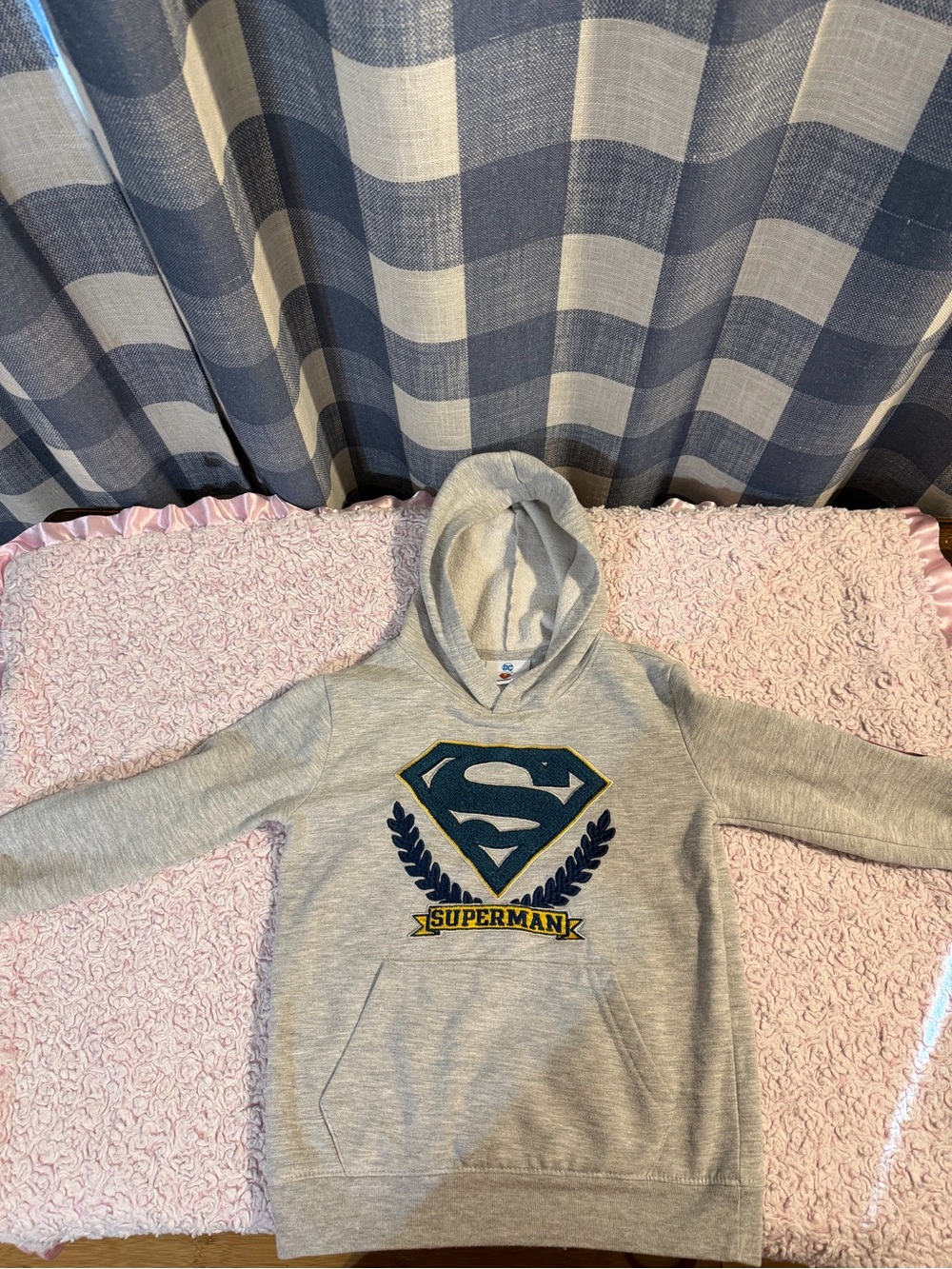 DC Comics Superman Boys Gray Embroidered Hoodie Size 6/7 Sleeve Graphic Kids